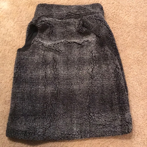 Altar’d State Fur Vest - Picture 2 of 4